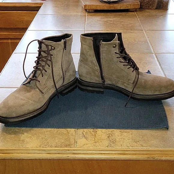 Unitnyndiversity NWOB Suede  Boots - Picture 2 of 9